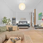 Loftly Kant99 - Zentral - 90m2 - Self Check-in - 300 Mbit Apartman *