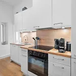 Loftly Kant99 - Zentral - 90m2 - Self Check-in - 300 Mbit Apartman *