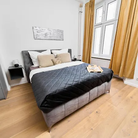 Apartment Loftly Kant99 - Zentral - 90M2 - Self Check-In - 300 Mbit Berlin