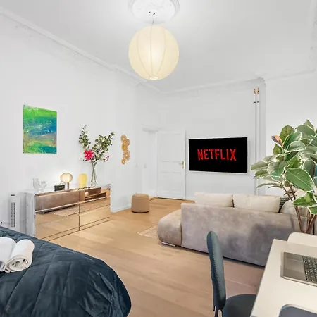 Loftly Kant99 - Zentral - 90m2 - Self Check-in - 300 Mbit * Βερολίνο