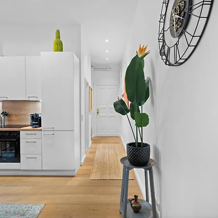 Loftly Kant99 - Zentral - 90m2 - Self Check-in - 300 Mbit Apartman *