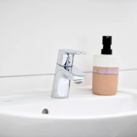 Loftly Kant99 - Zentral - 90m2 - Self Check-in - 300 Mbit Апартаменты